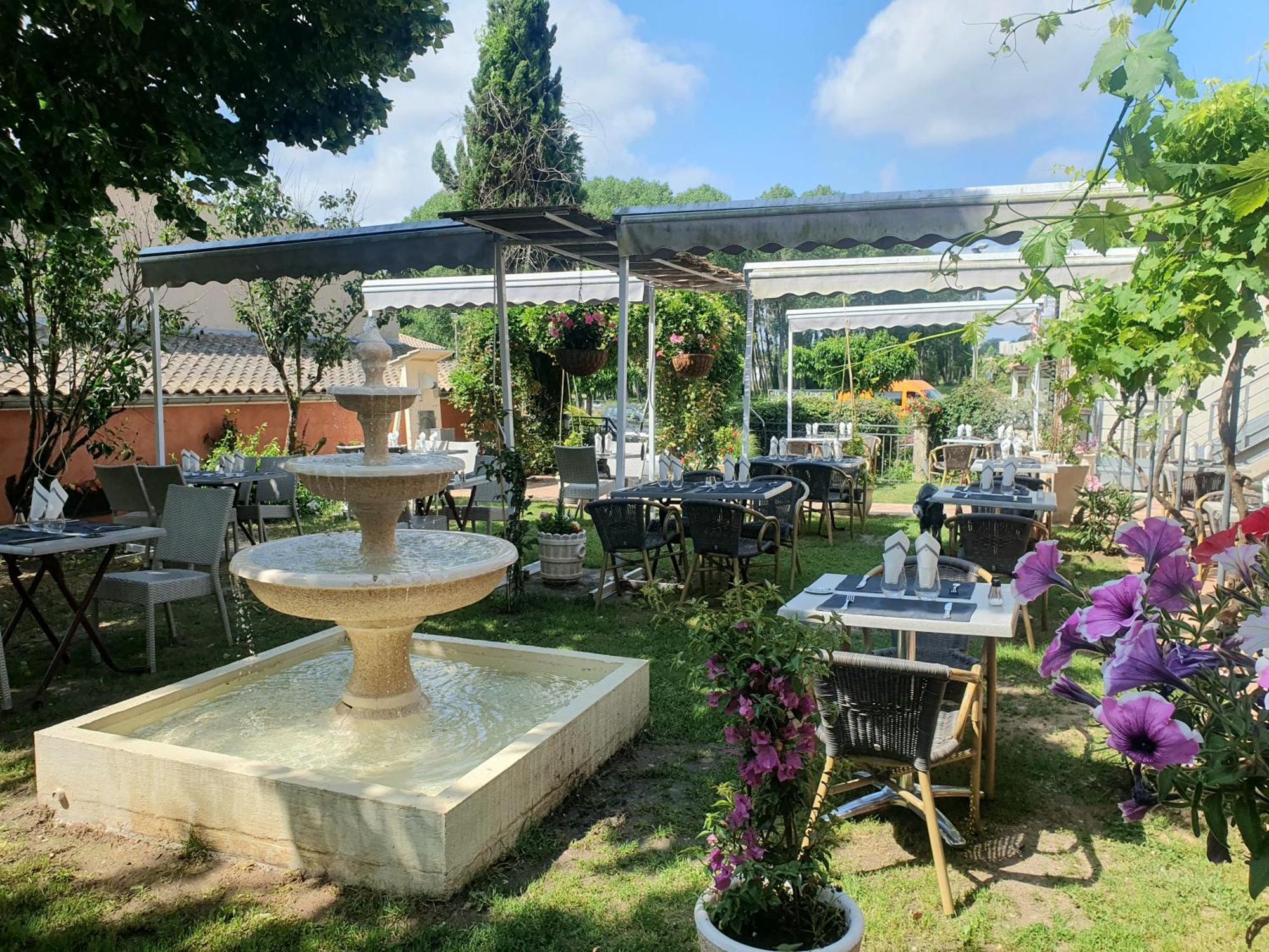 Auberge Des Lacs Bleus Clérac Buitenkant foto